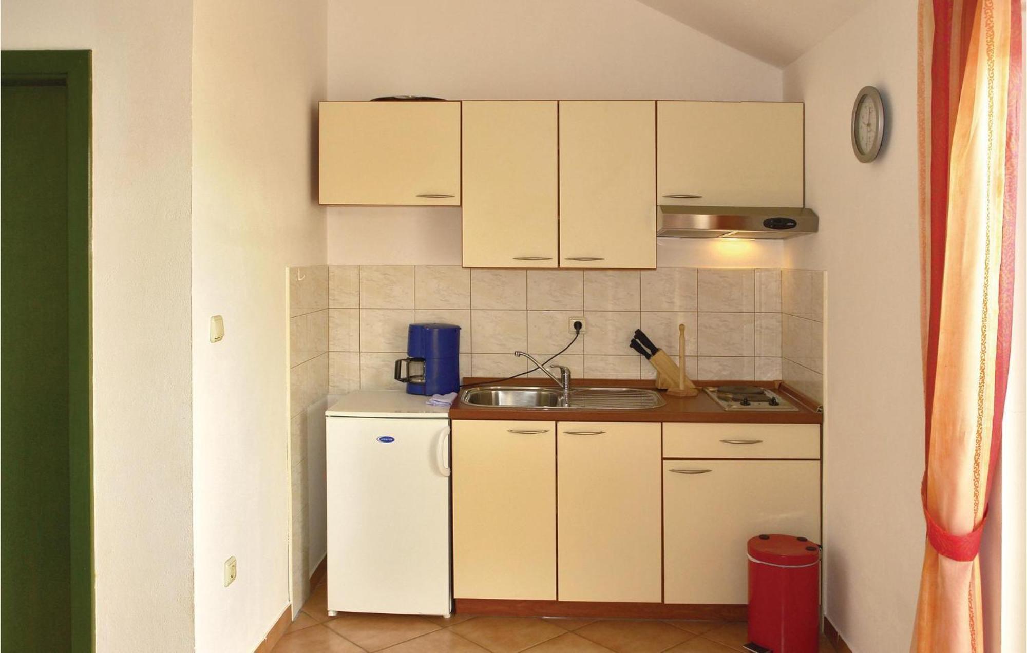 Gorgeous Apartment In Malinska With Kitchen Exterior foto